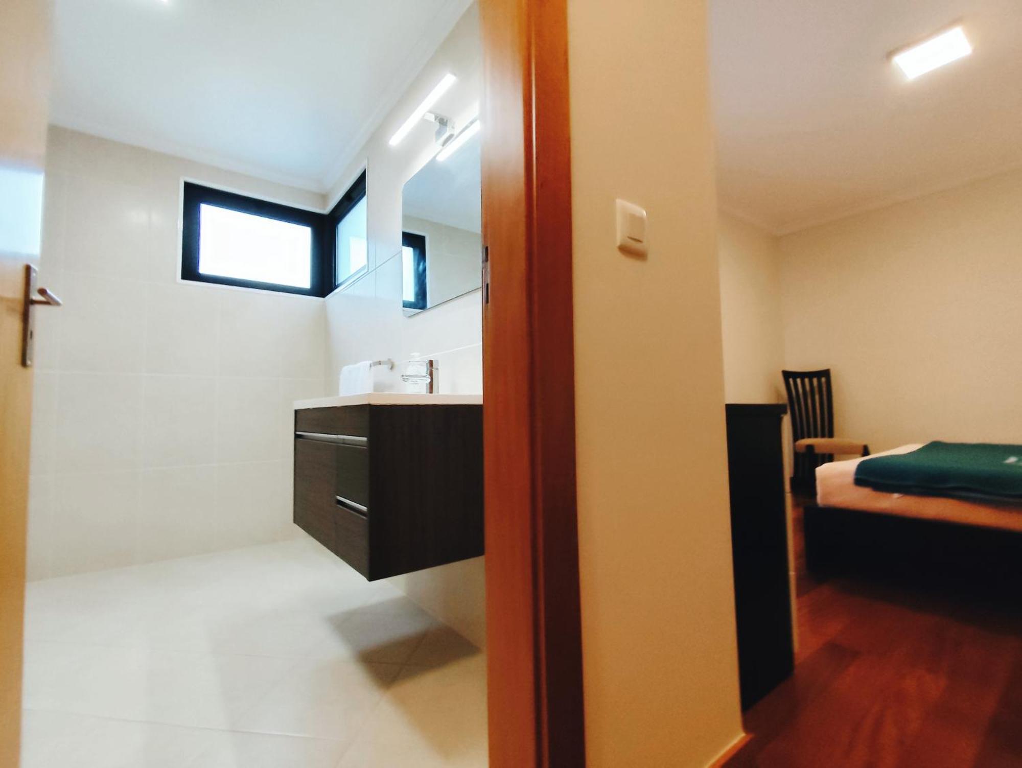 Guest house Coastal Comfort At Riverside - 4 Min To Airport! Santa Cruz (Madeira)