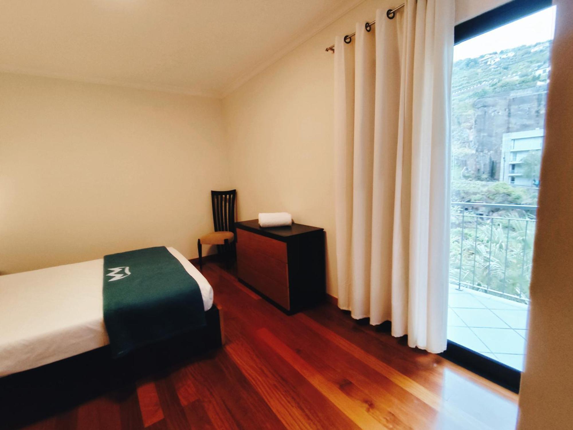 Guest house Coastal Comfort At Riverside - 4 Min To Airport! Santa Cruz (Madeira)