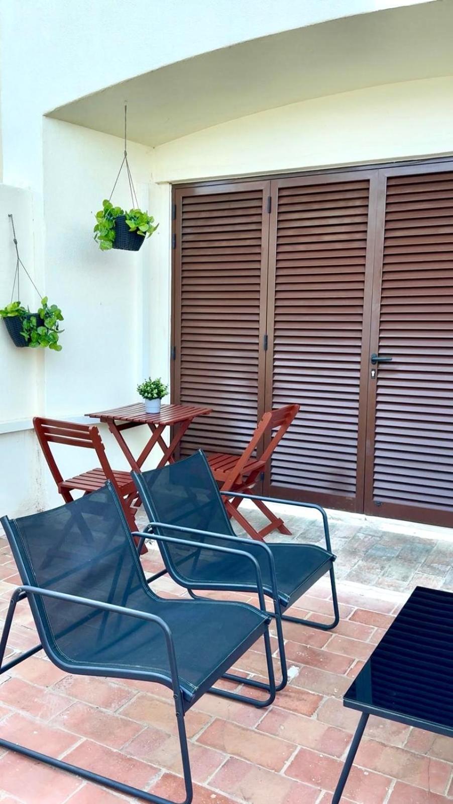Cozy And Stylish Just 800m From The - New On Booking! Apartment *