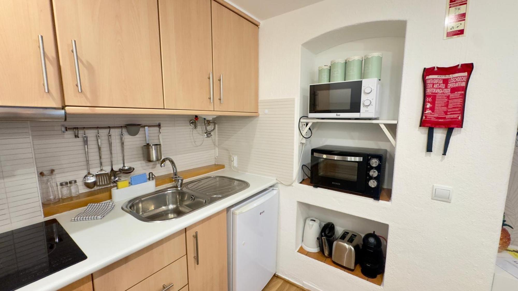 Cozy And Stylish Just 800m From The - New On Booking!