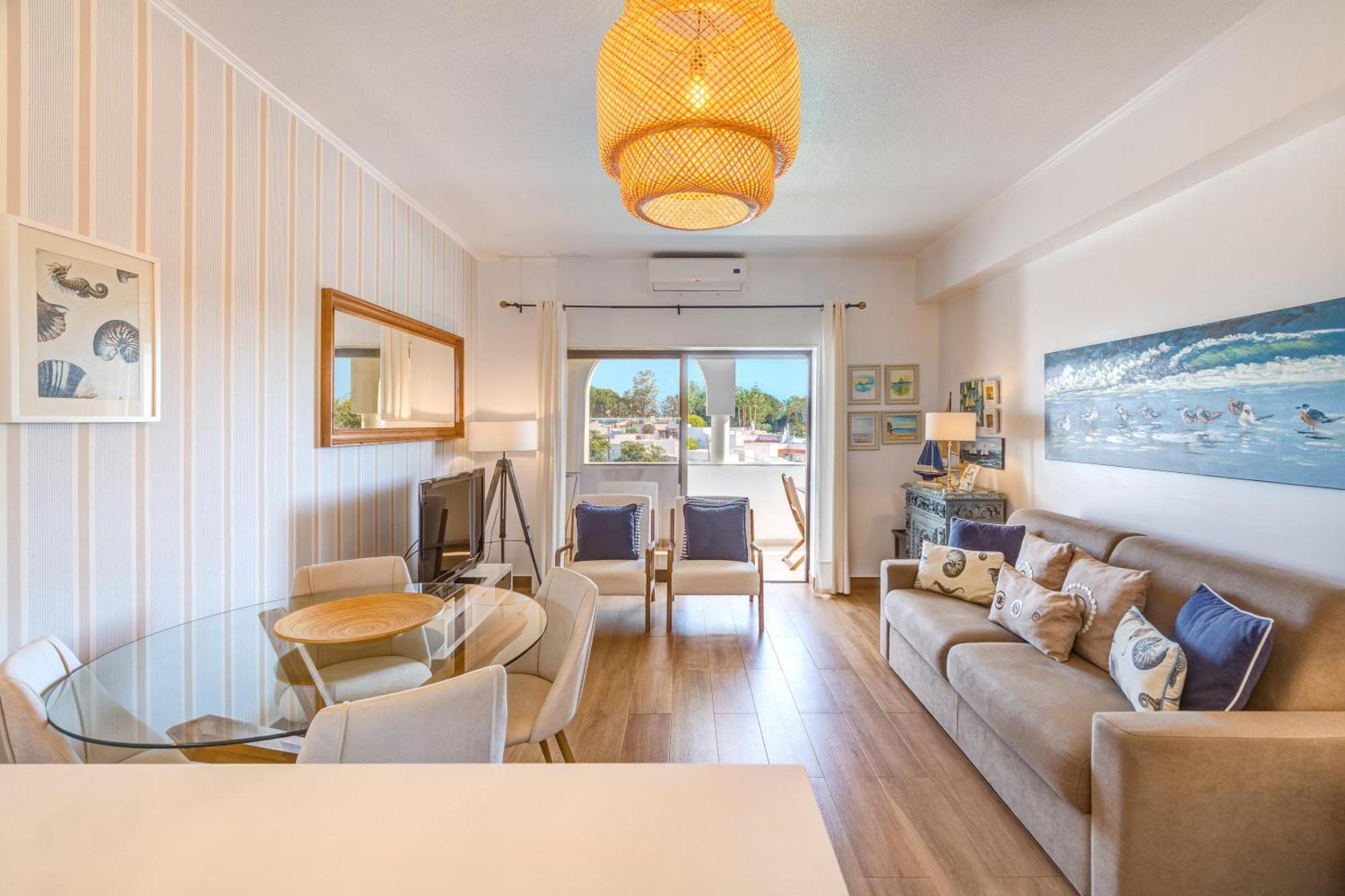 Apartment Gomes -free Airco, Wiffi & Swimming Pool- By Bedzy *