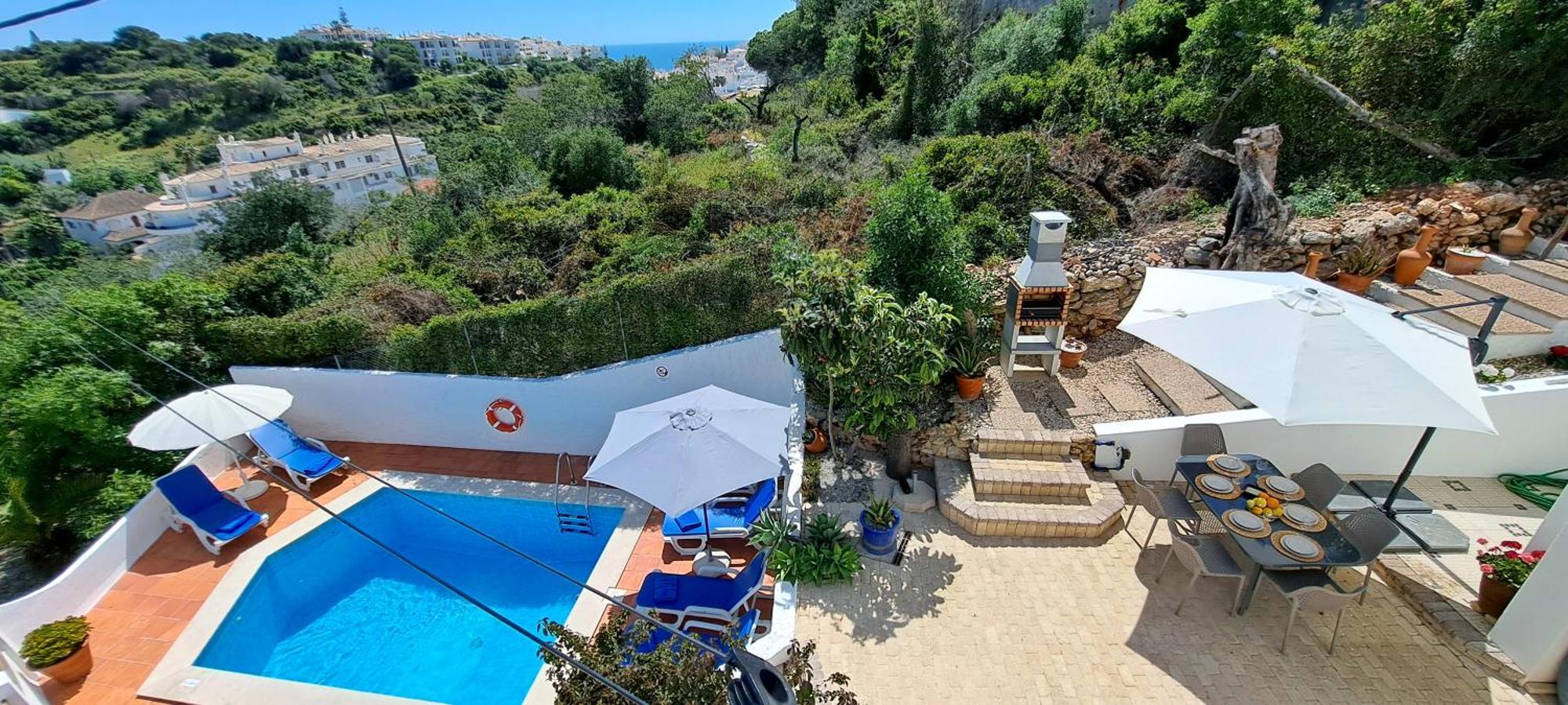 Villa Charming Carvoeiro Villa, Algarve With Private Pool, Sea Views And Walk To