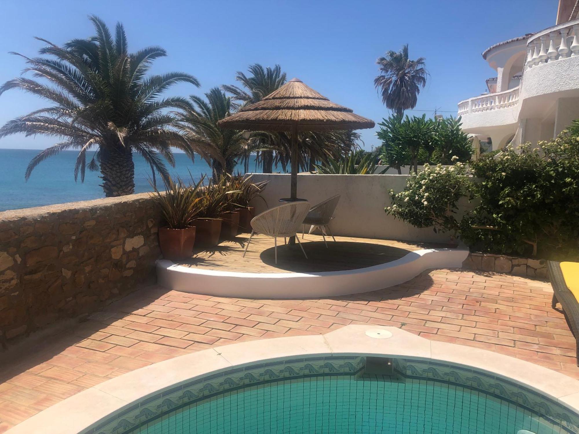 Holiday home Front/waterside