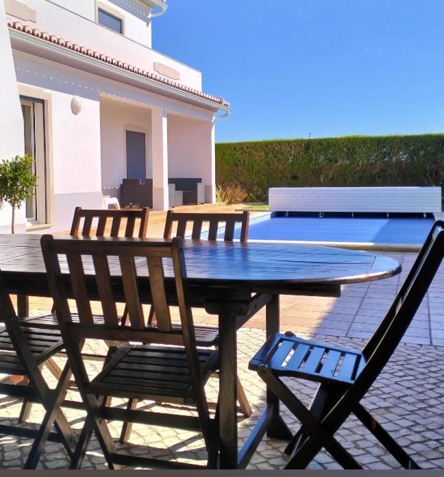 Andorinha With Private Pool In A Quiet Area Villa