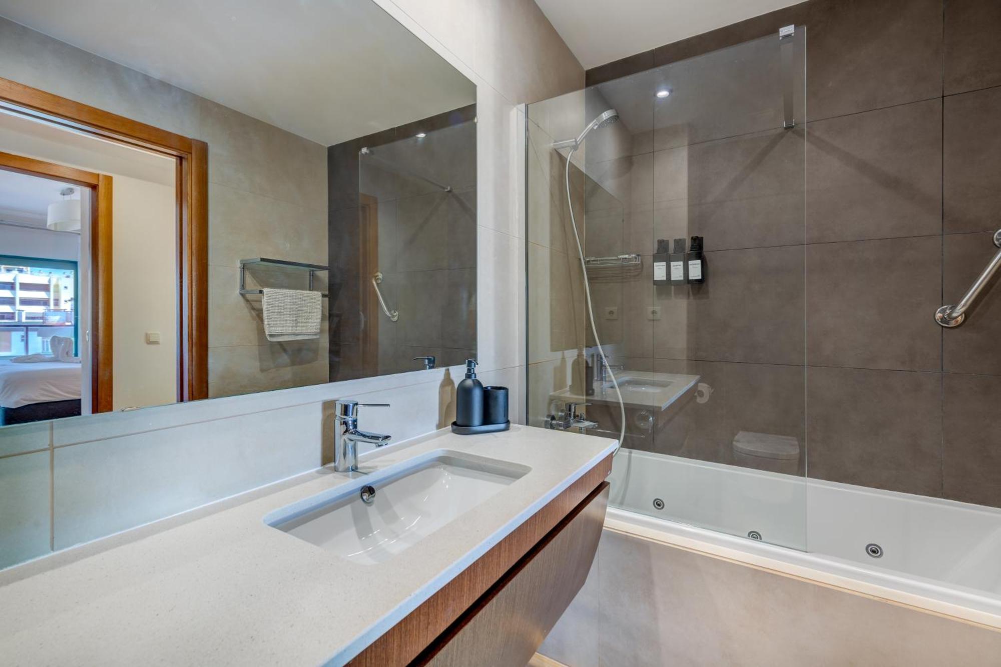 Sunscape Rocha Prime - Oceanview - Wifi - Parking Apartment Portimao