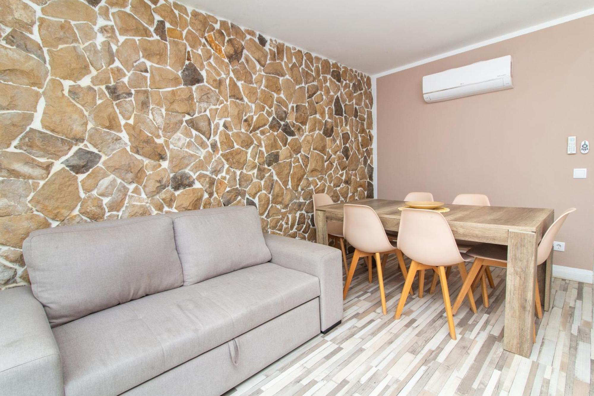 Oceanfront Fortress Vakantiehuis