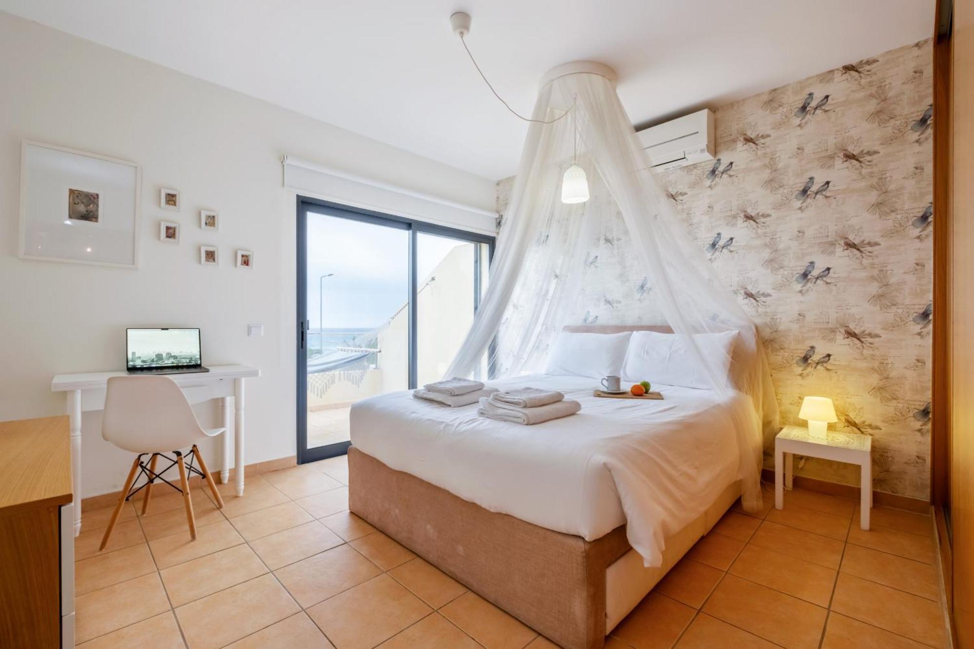 Casa Pedras Pretas - By Wehost * Porto Santo