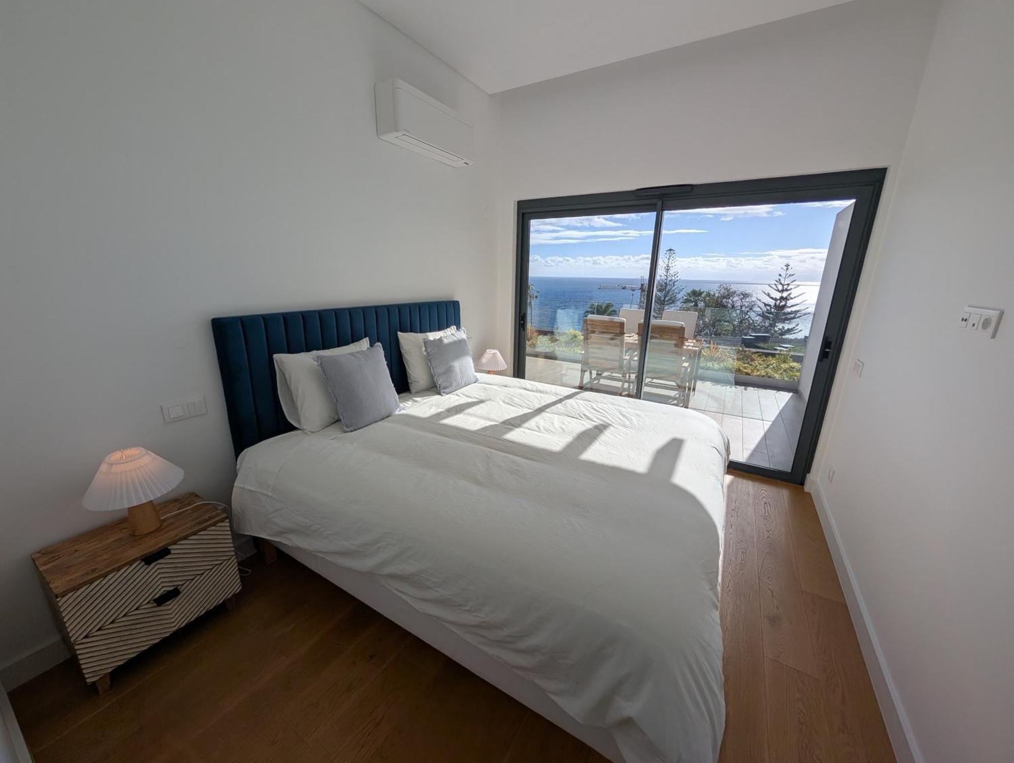 Apartment Breathtaking Oceanfront Living, Sunset Facing 3-bedroom Flat In Acqua Residences *