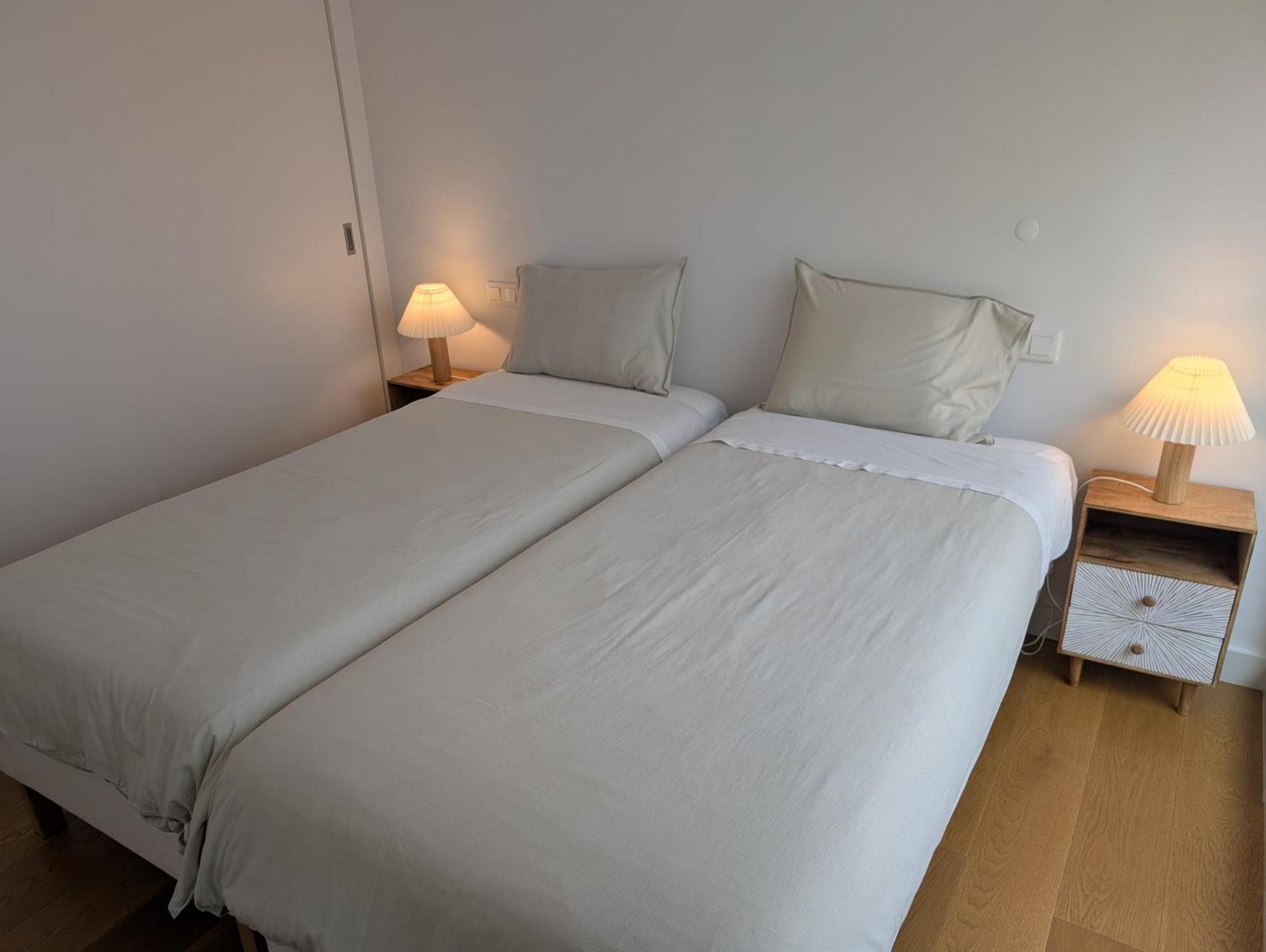 Breathtaking Oceanfront Living, Sunset Facing 3-bedroom Flat In Acqua Residences Funchal (Madeira)