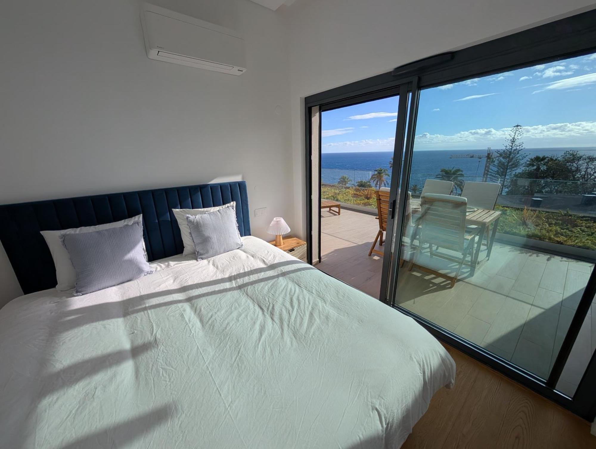 Breathtaking Oceanfront Living, Sunset Facing 3-bedroom Flat In Acqua Residences Apartment Funchal (Madeira)