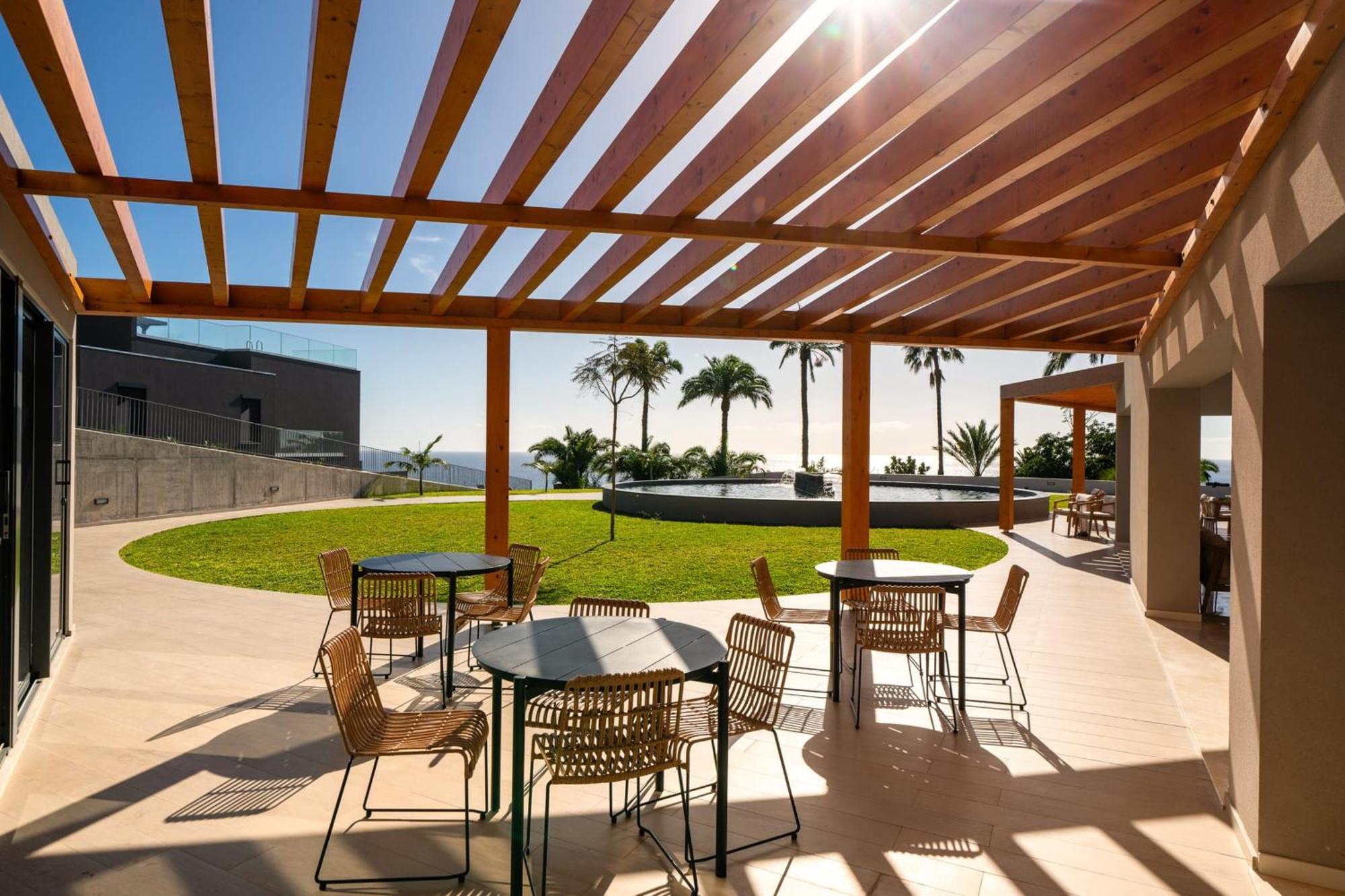 Breathtaking Oceanfront Living, Sunset Facing 3-bedroom Flat In Acqua Residences