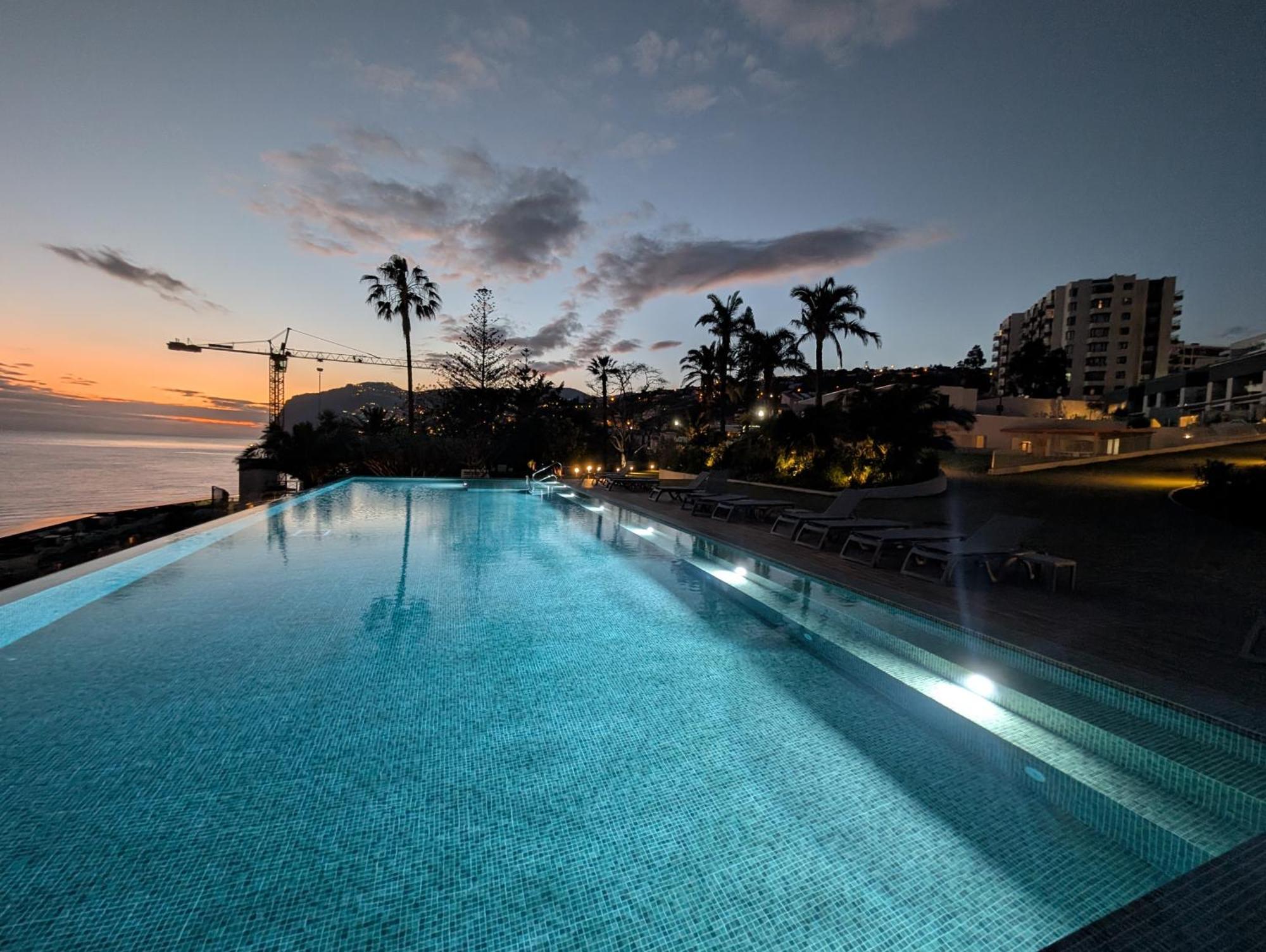 Breathtaking Oceanfront Living, Sunset Facing 3-bedroom Flat In Acqua Residences Apartment *