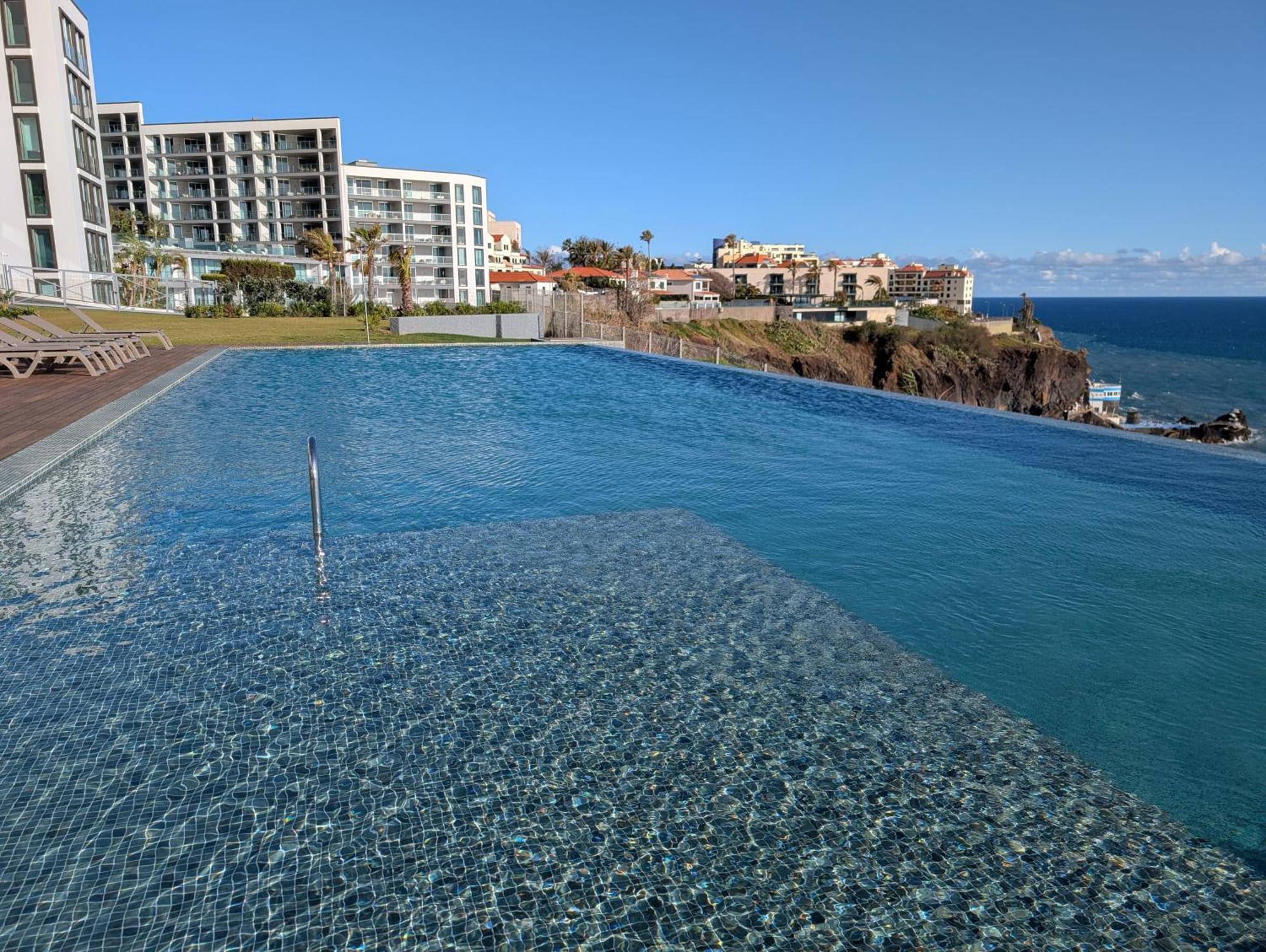 Breathtaking Oceanfront Living, Sunset Facing 3-bedroom Flat In Acqua Residences Funchal (Madeira)