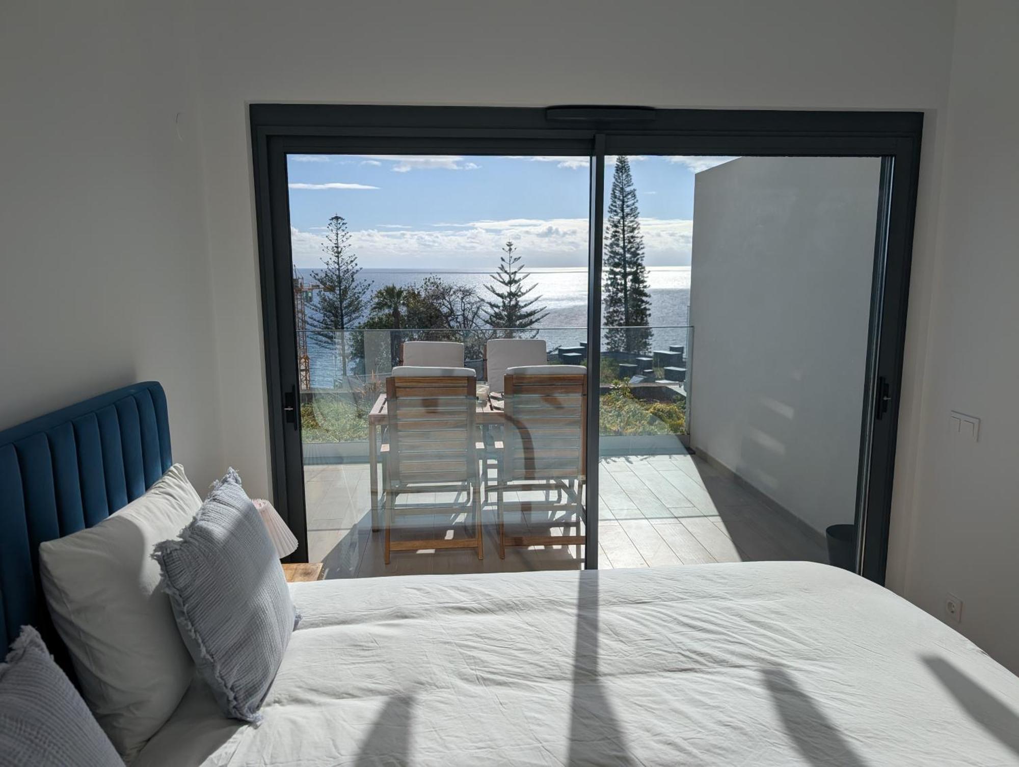 Breathtaking Oceanfront Living, Sunset Facing 3-bedroom Flat In Acqua Residences Apartment
