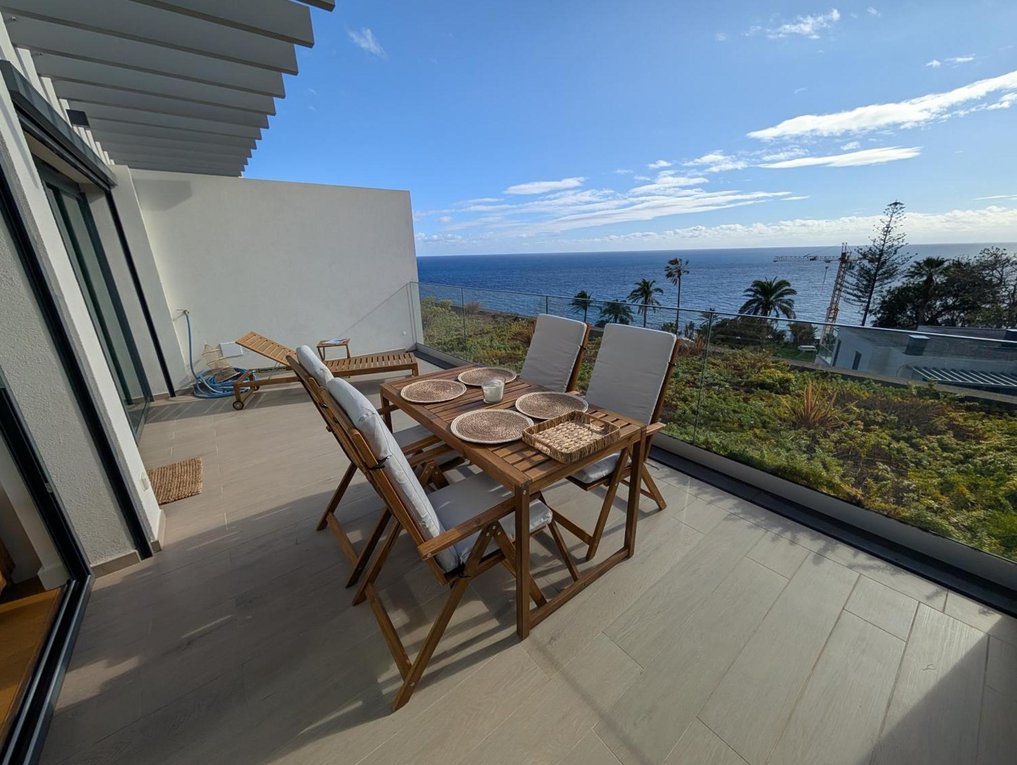 Breathtaking Oceanfront Living, Sunset Facing 3-bedroom Flat In Acqua Residences Apartment Funchal (Madeira)