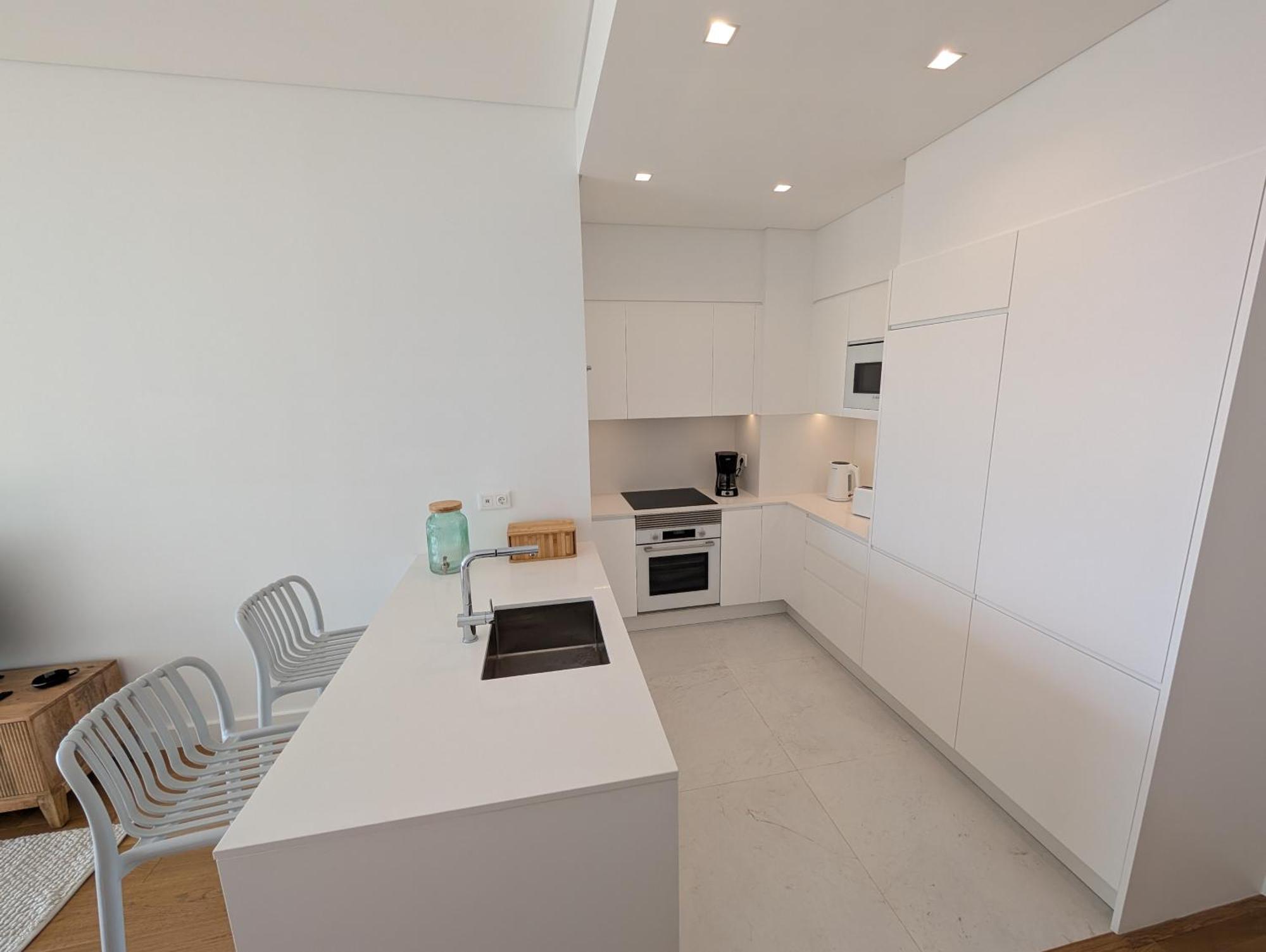 Breathtaking Oceanfront Living, Sunset Facing 3-bedroom Flat In Acqua Residences Funchal (Madeira)