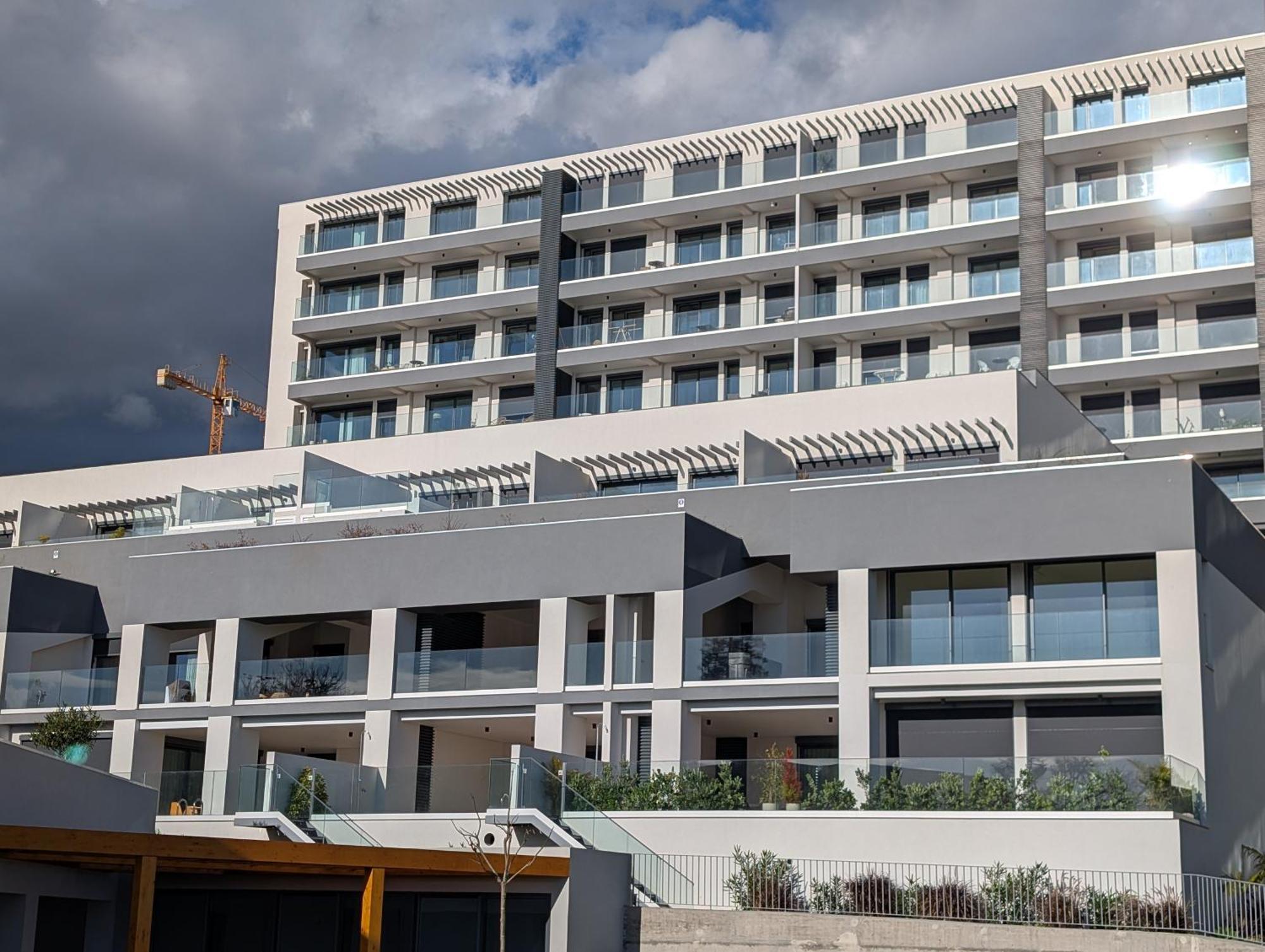 Apartment Breathtaking Oceanfront Living, Sunset Facing 3-bedroom Flat In Acqua Residences Funchal (Madeira)