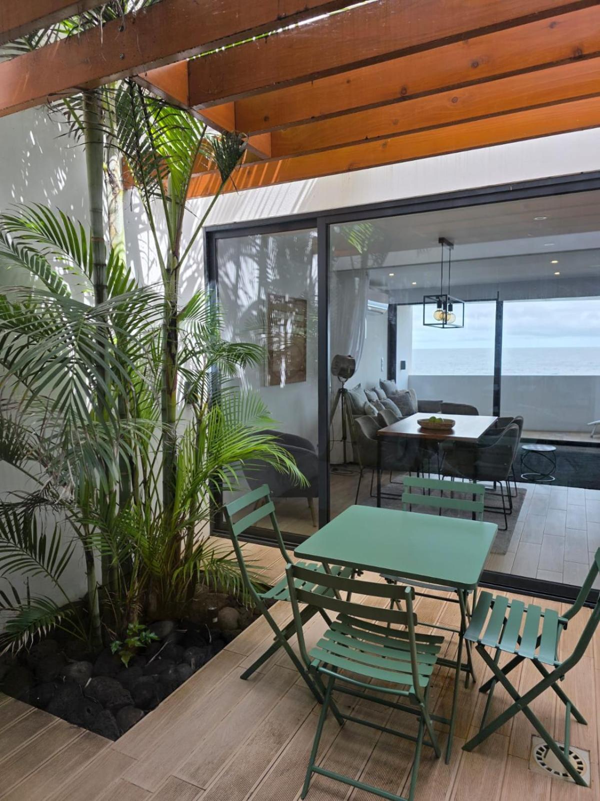 At Azores - Oasis House