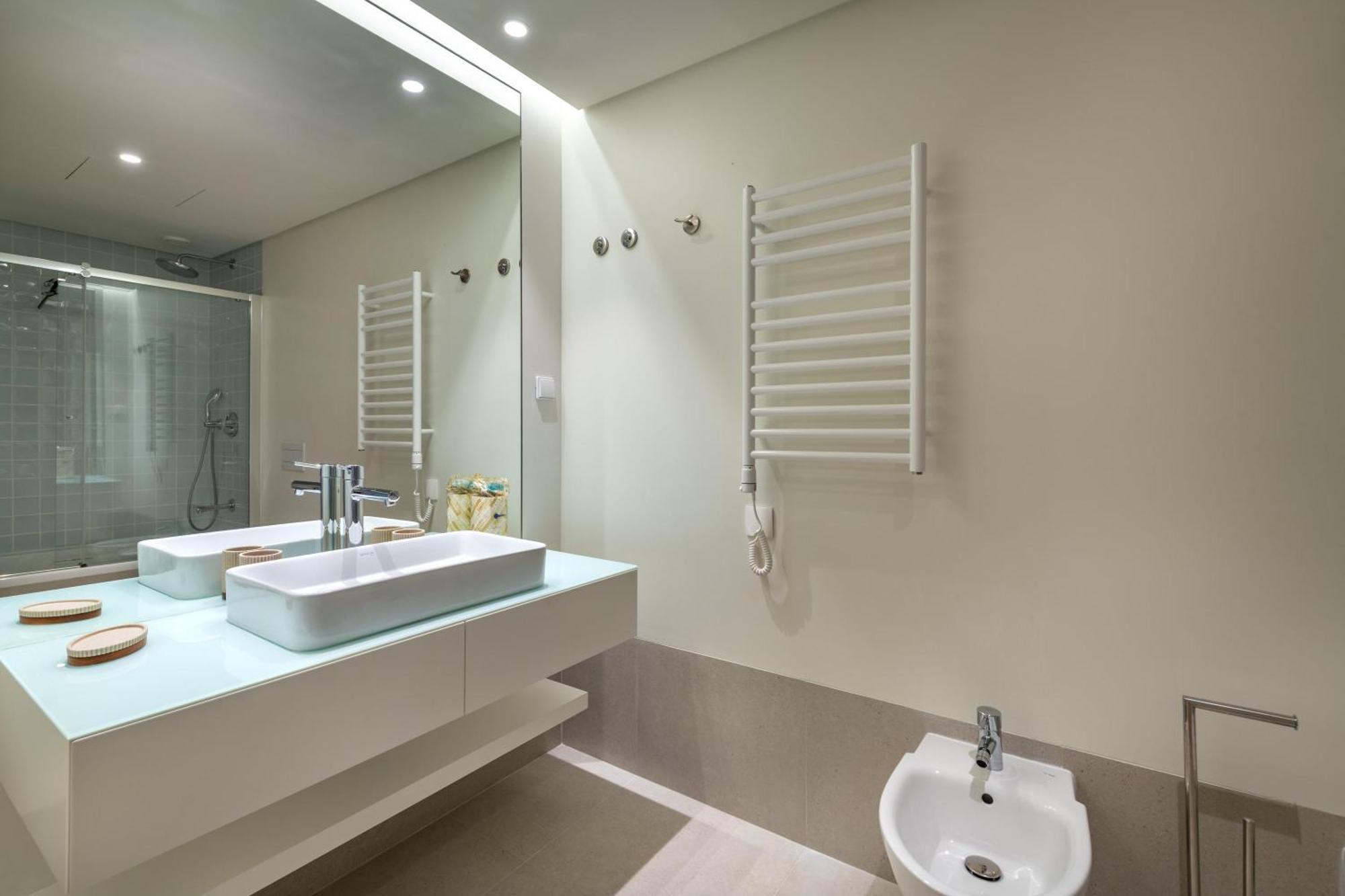 Cond Bayline Cavala - - Pool - Gym - - By Bedzy *