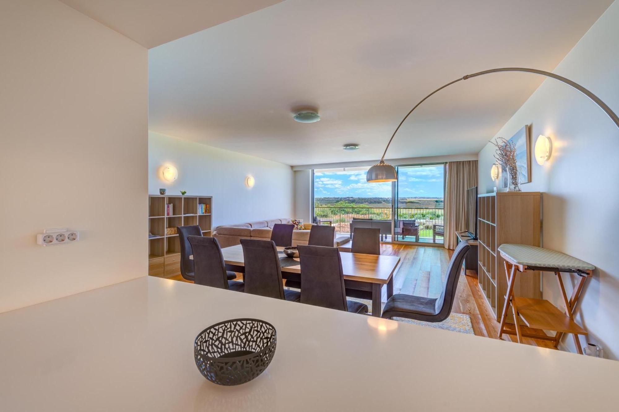 Cond Bayline Cavala - - Pool - Gym - - By Bedzy Apartment