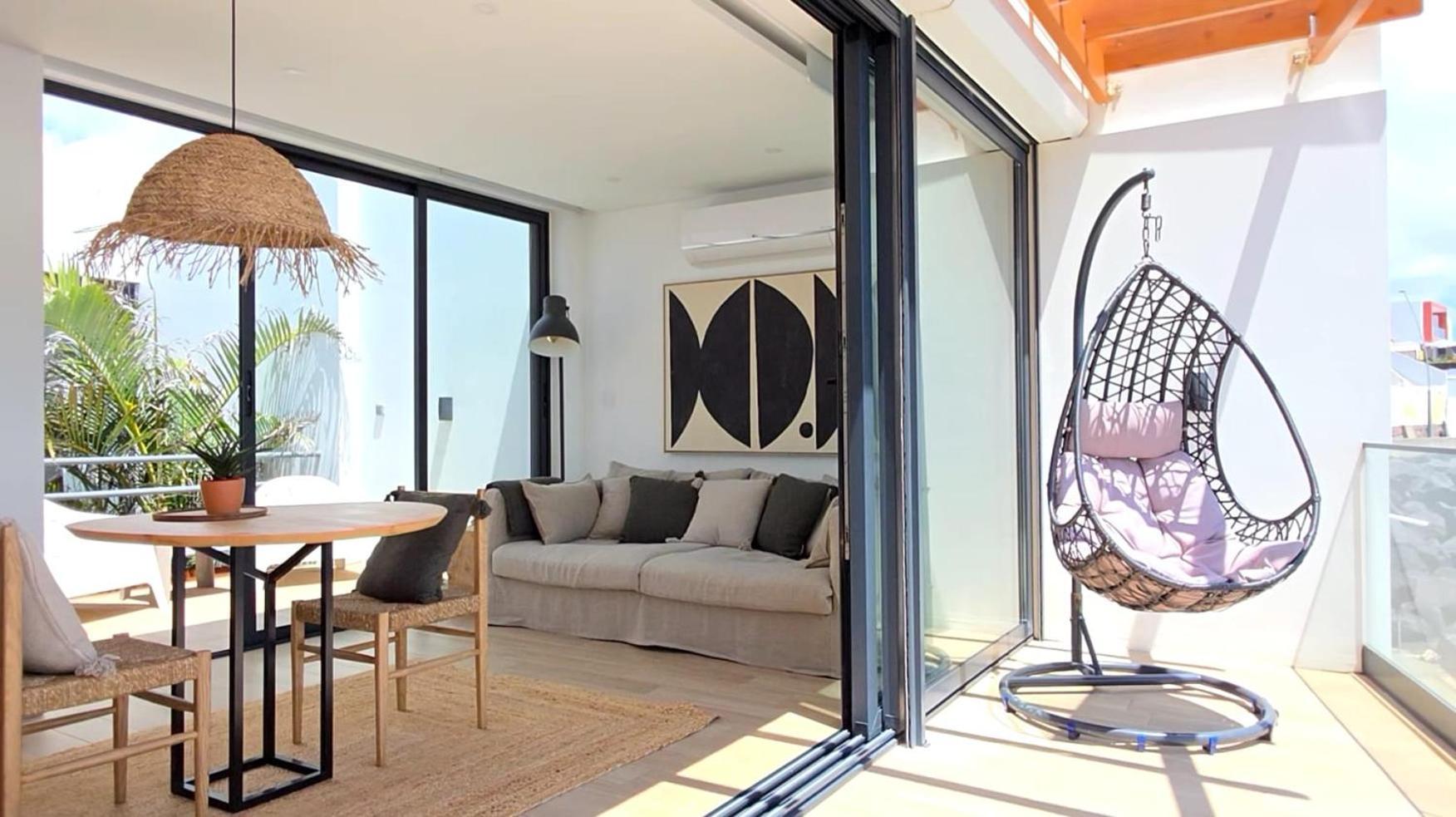 At Azores - Oasis House