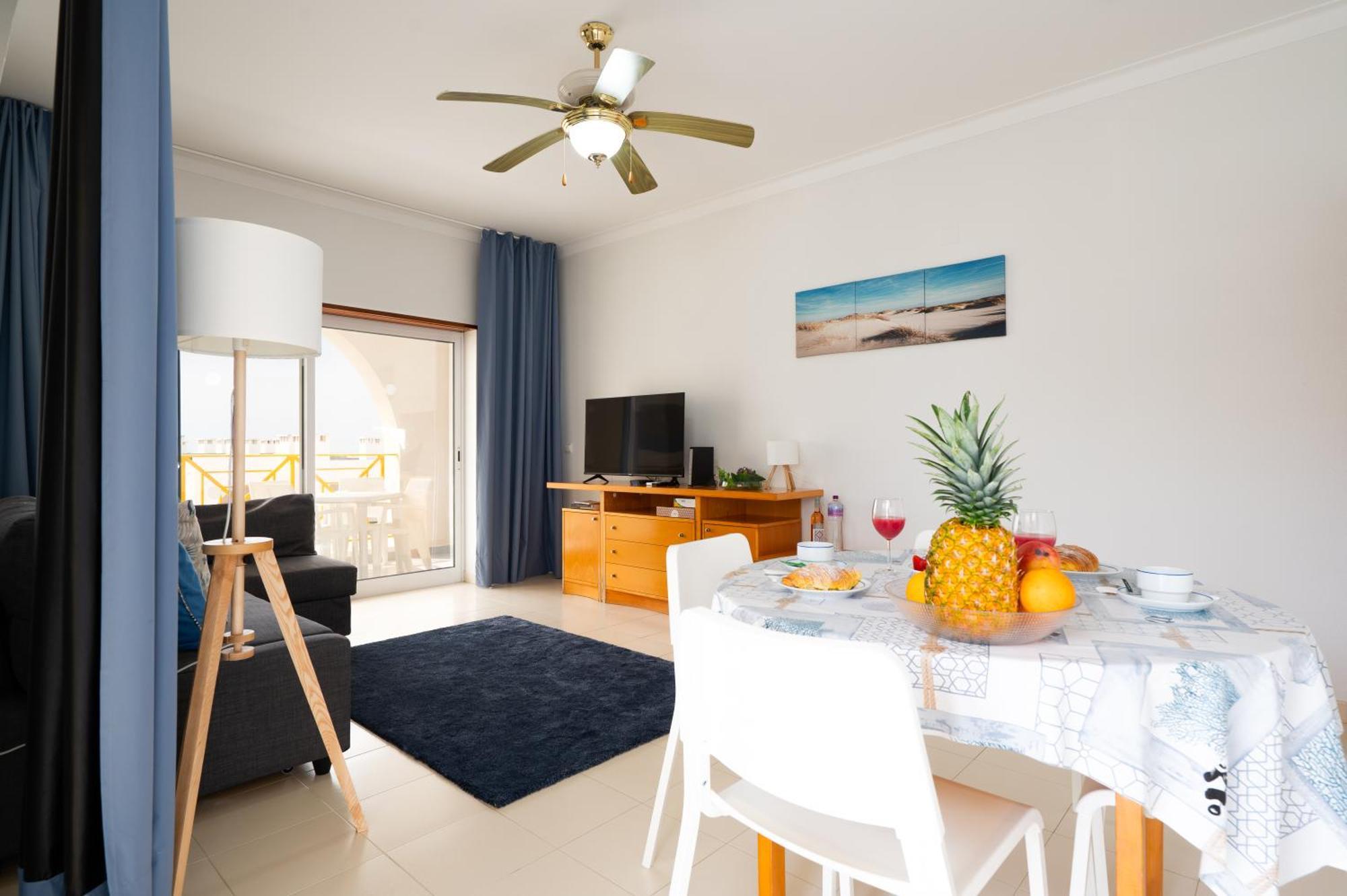 Casa Azul 1 - Senhora Da Rocha, Algarve Apartment *