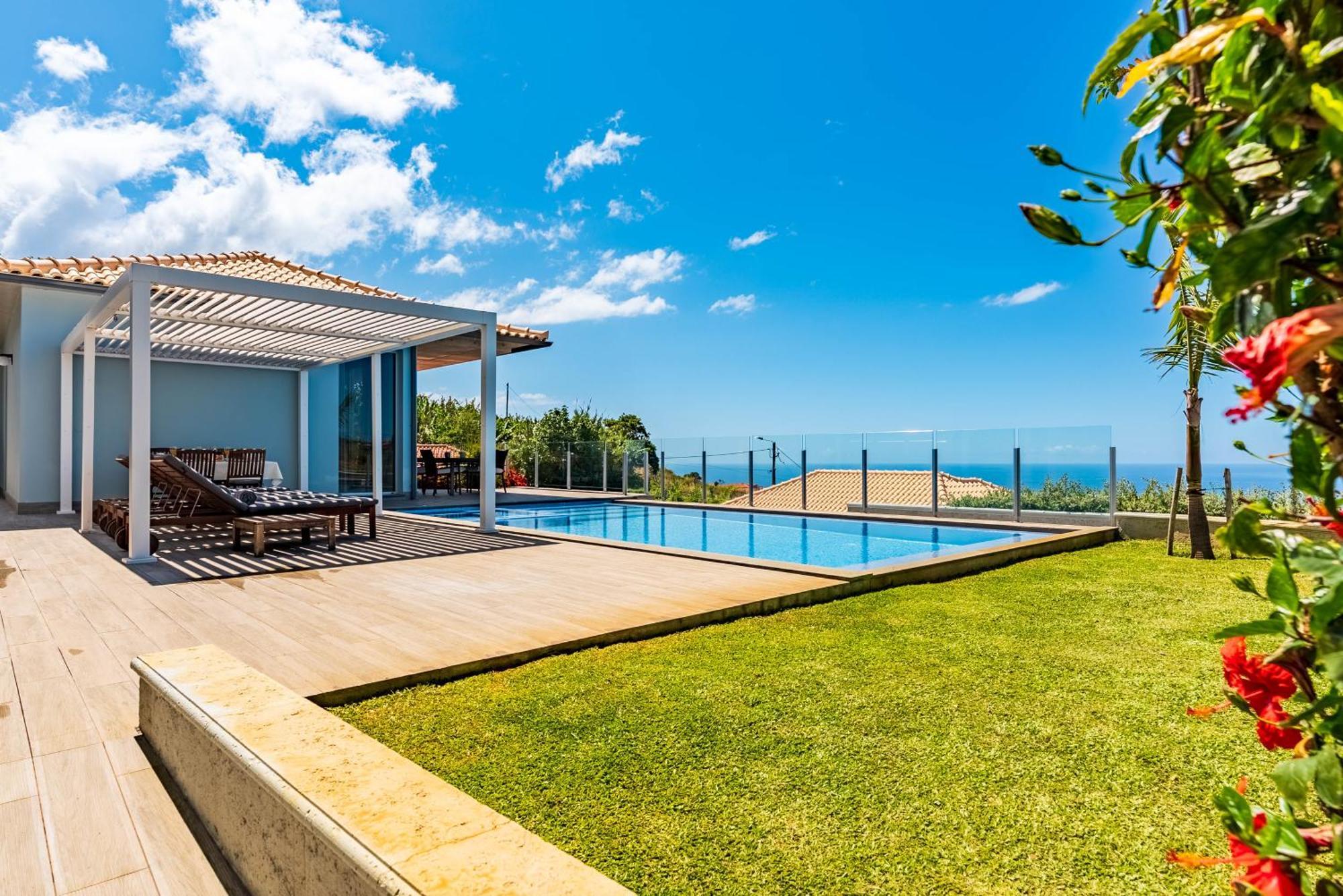 Pinheira Iv -heated Swimming Pool And Jacuzzi