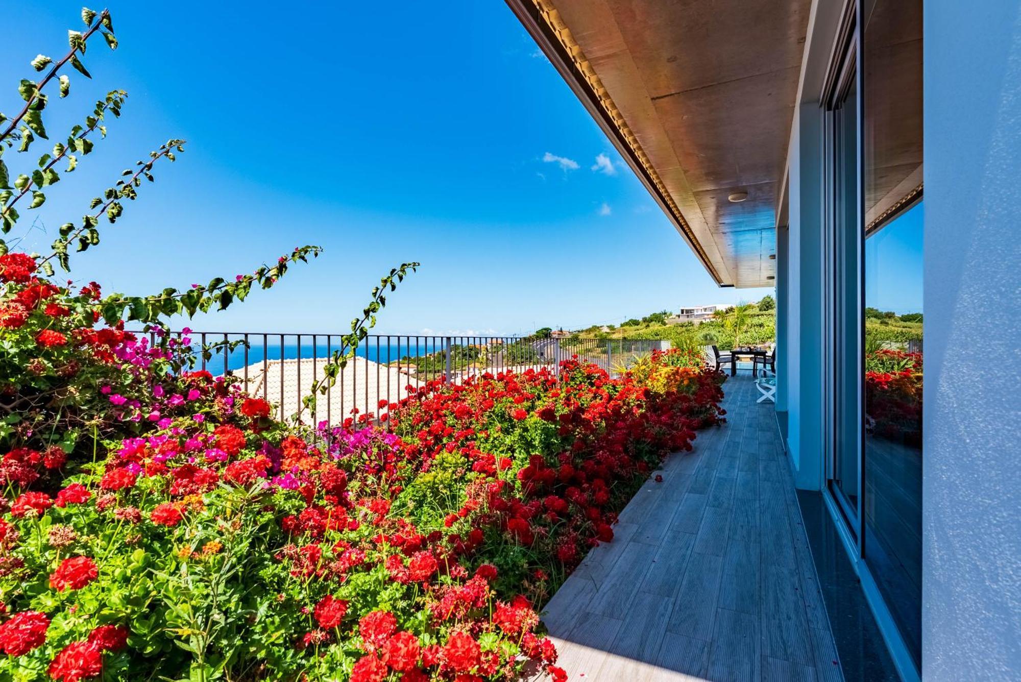Pinheira Iv -heated Swimming Pool And Jacuzzi Villa