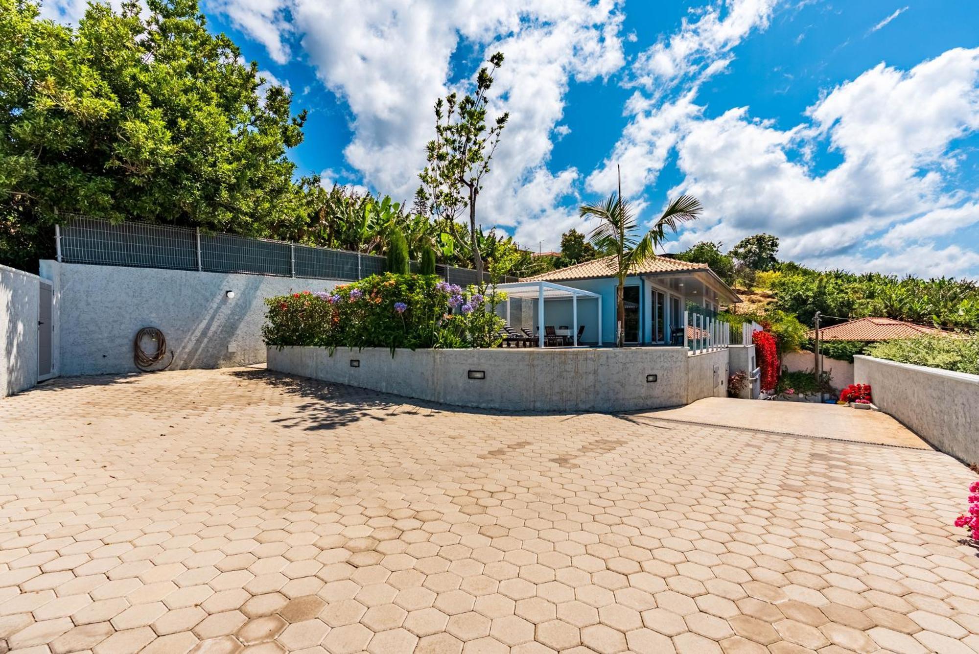 Pinheira Iv -heated Swimming Pool And Jacuzzi Villa
