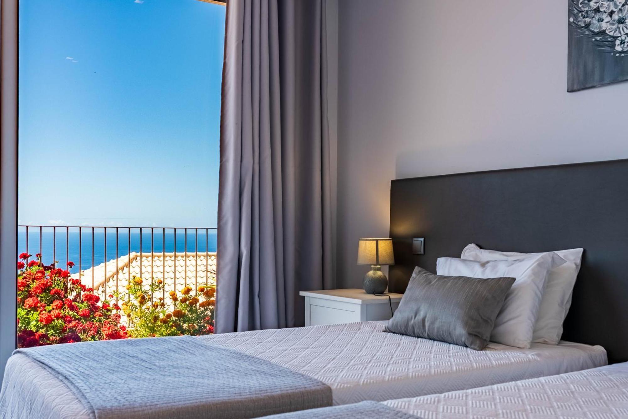 Pinheira Iv -heated Swimming Pool And Jacuzzi Villa