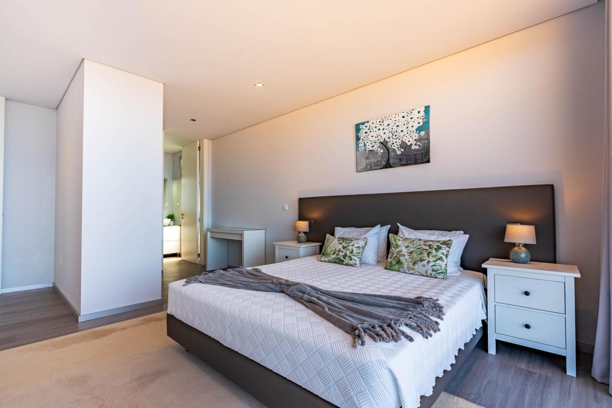 Villa Pinheira Iv -heated Swimming Pool And Jacuzzi *