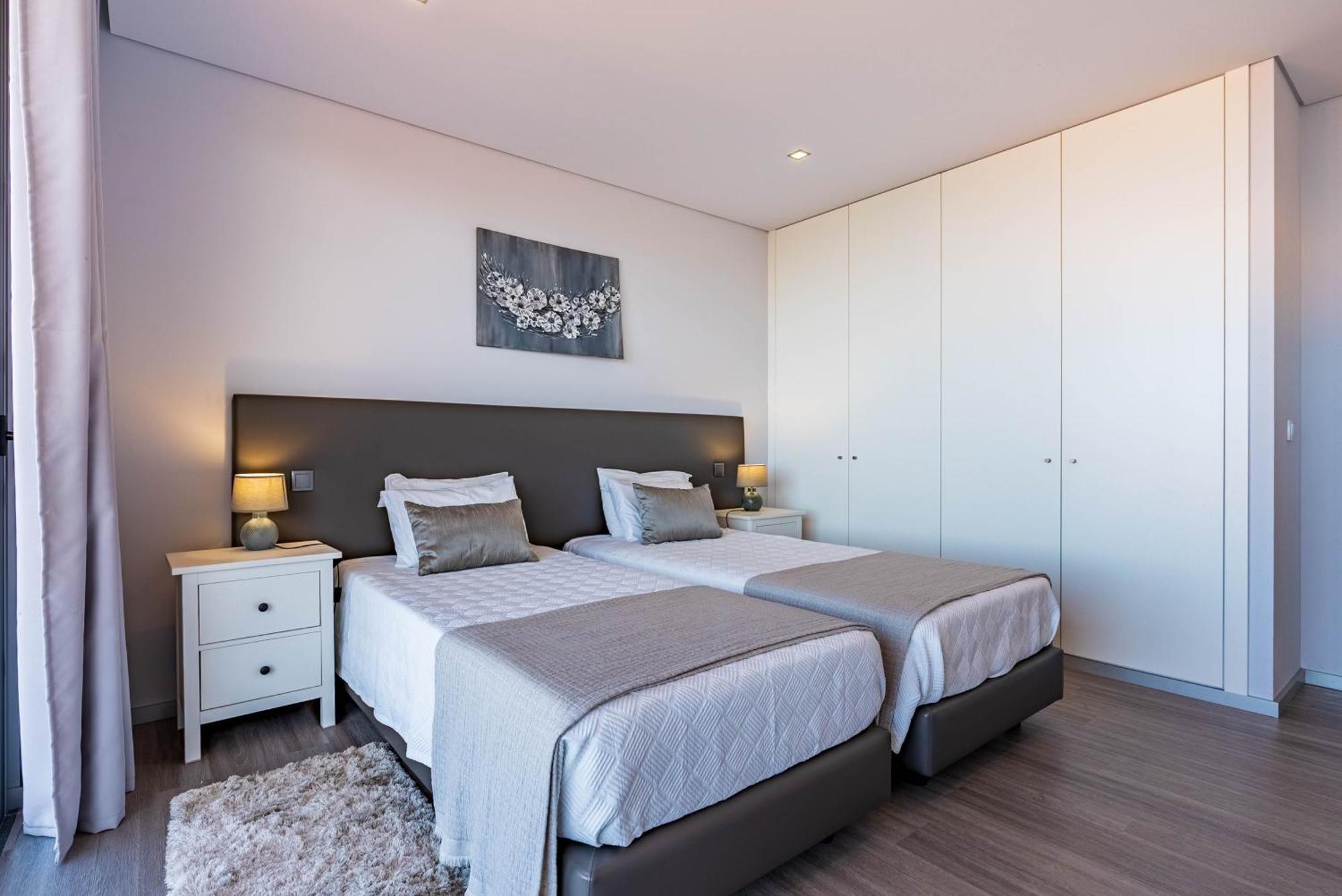 Pinheira Iv -heated Swimming Pool And Jacuzzi *