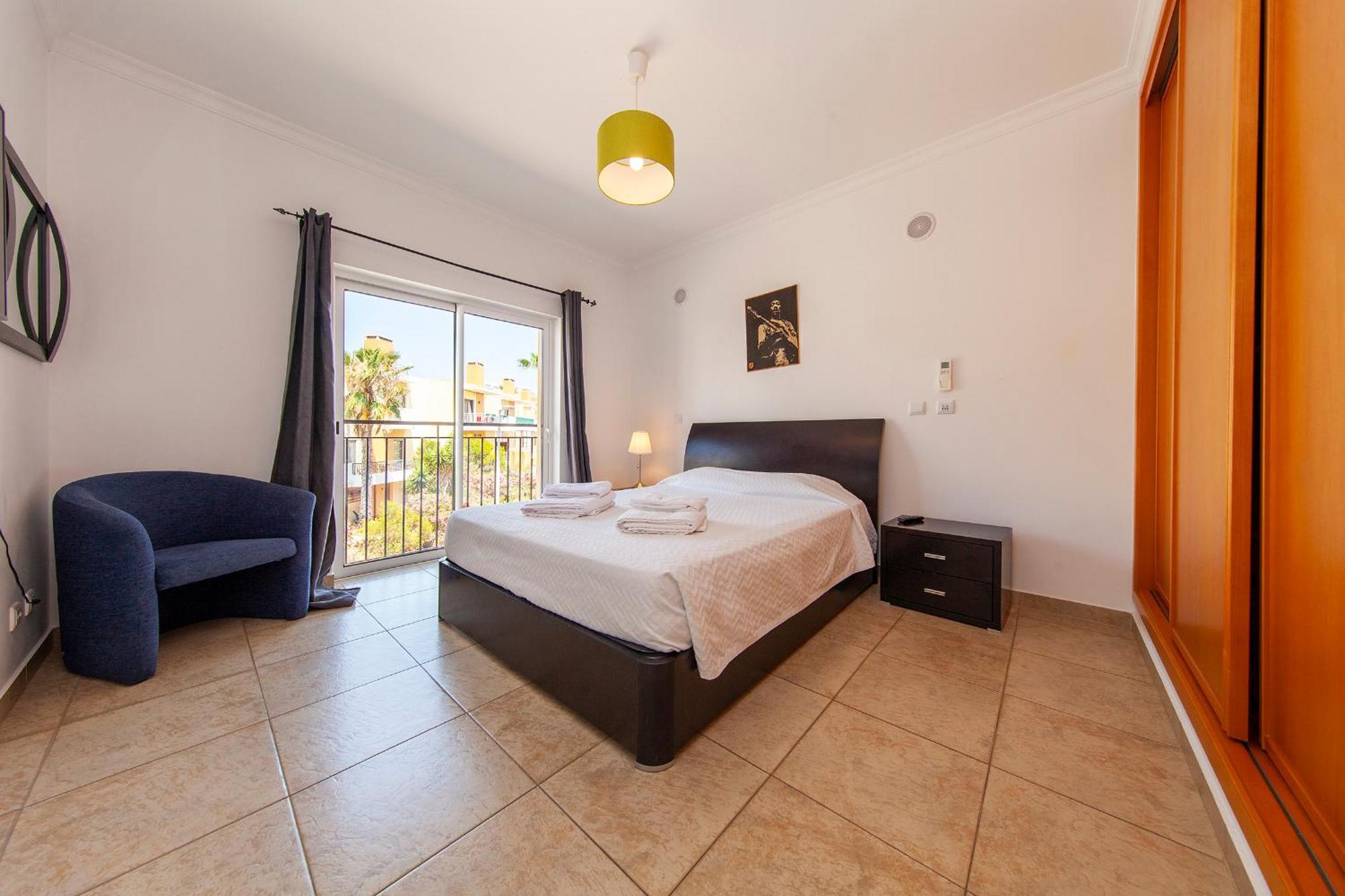 C02 - Luxury 3 Bed With Pool View *
