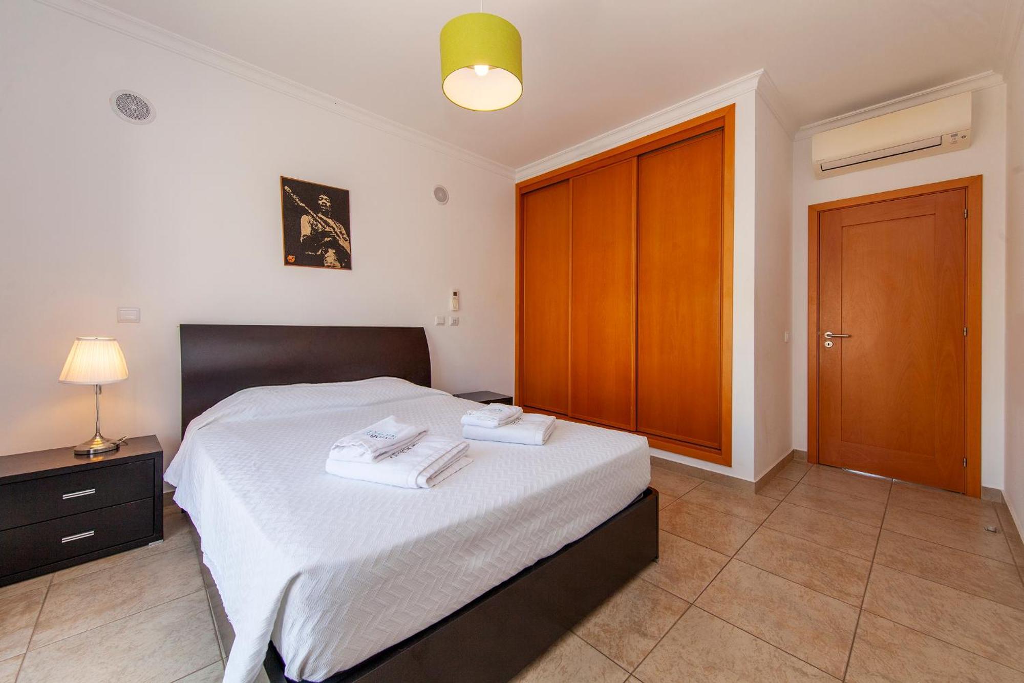 C02 - Luxury 3 Bed With Pool View