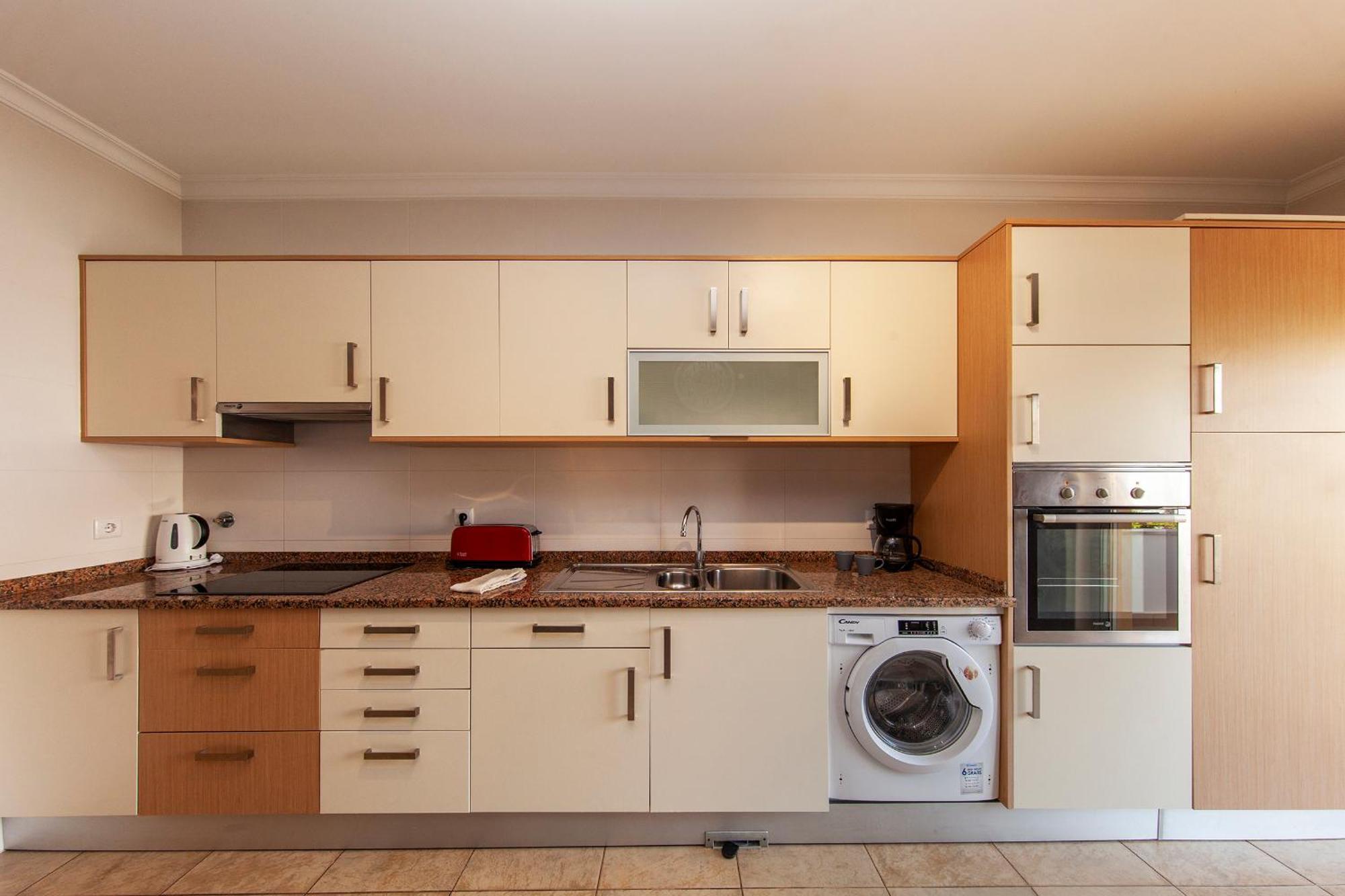 C02 - Luxury 3 Bed With Pool View * Lagos