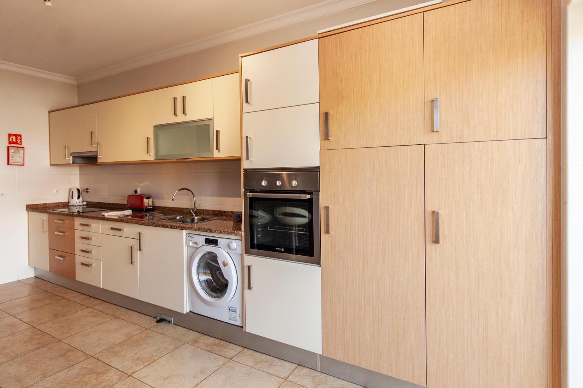 C02 - Luxury 3 Bed With Pool View