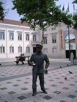 Residencial Camoes Bed & Breakfast 2*
