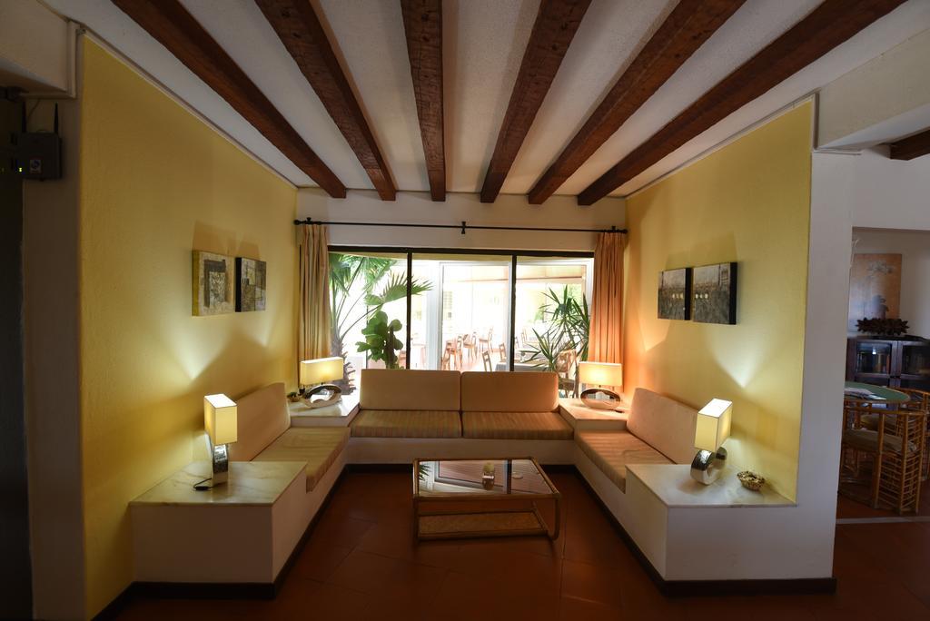 Da Lota - Beachfront Hotel