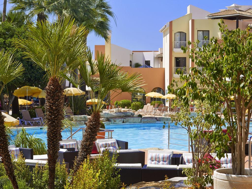 Resort Four Seasons 4*