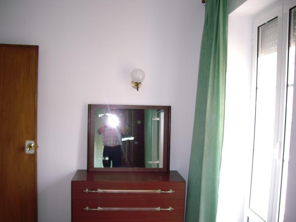 Residencial Camoes Bed & Breakfast 2*
