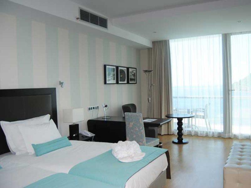 Hotel Angra Marina