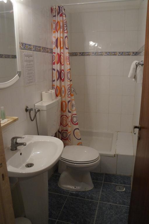 Guest house Triangulo - Alojamento Local Quarteira