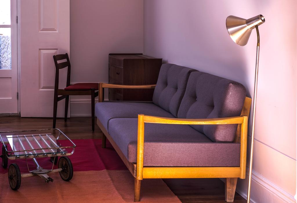 Dona Emilia Guest House & Studio Apartment Building Guest house
