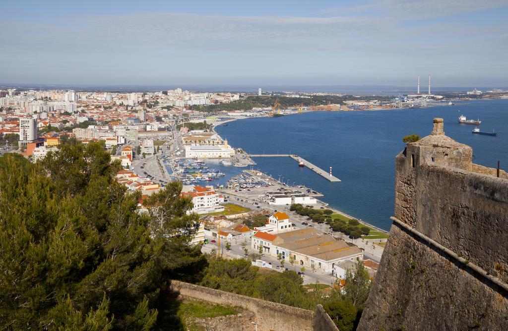 Spacious 2 Bedroom * Setúbal