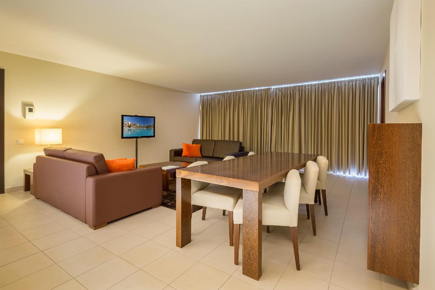 Nau Salgados Lagoas Apartahotel 4*