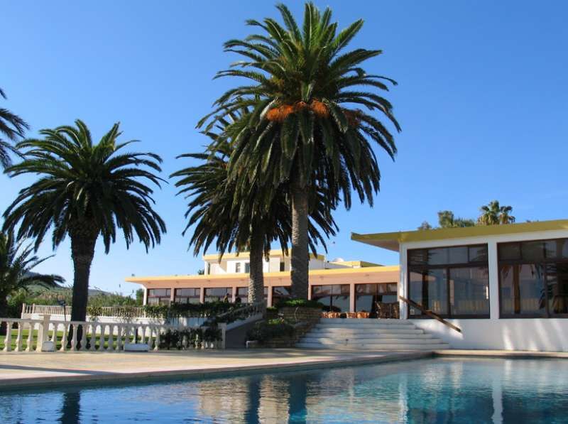 Hotel & 4*