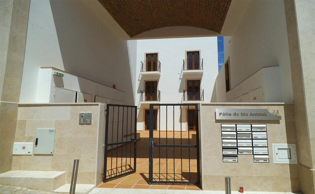 Henri's - Pateo De Santo Antonio Apartment Lagos