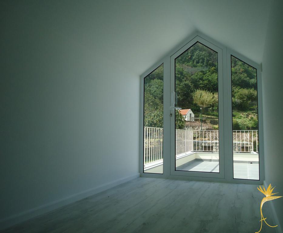 A Casa Estrelicia-dourada Garces * Sao Vicente (Madeira)
