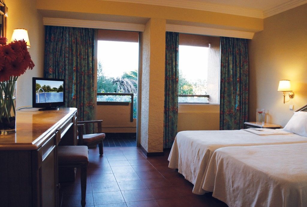Dom Pedro Hotel