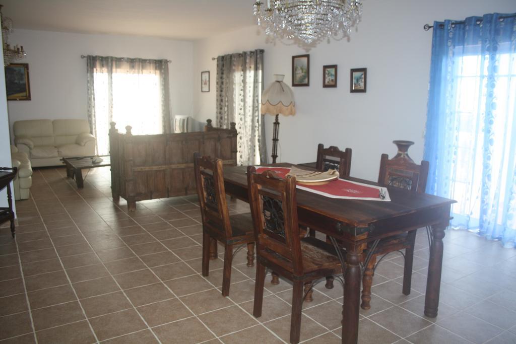 Rustic Villa Guesthouse * Santa Barbara de Nexe